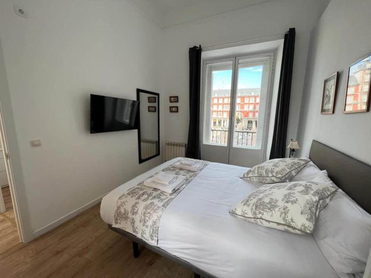 Plaza Mayor Madrid Bilik gambar